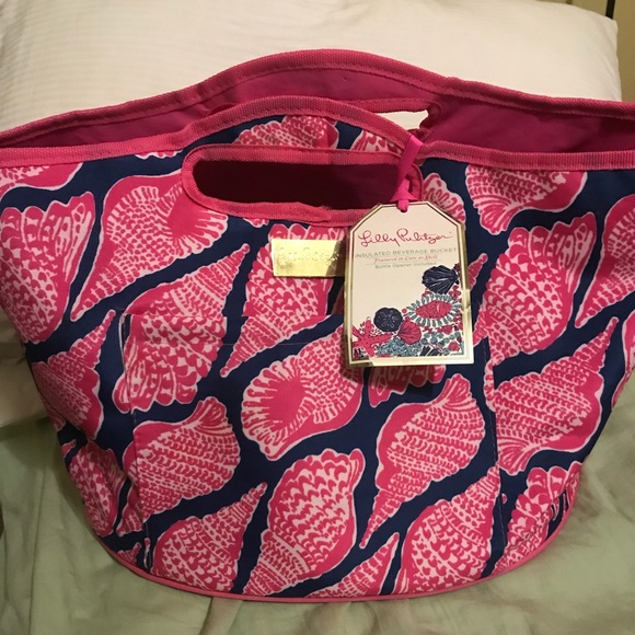 Lilly Pulitzer Handbags - NWT Lilly Pulitzer insulated beverage bucket
